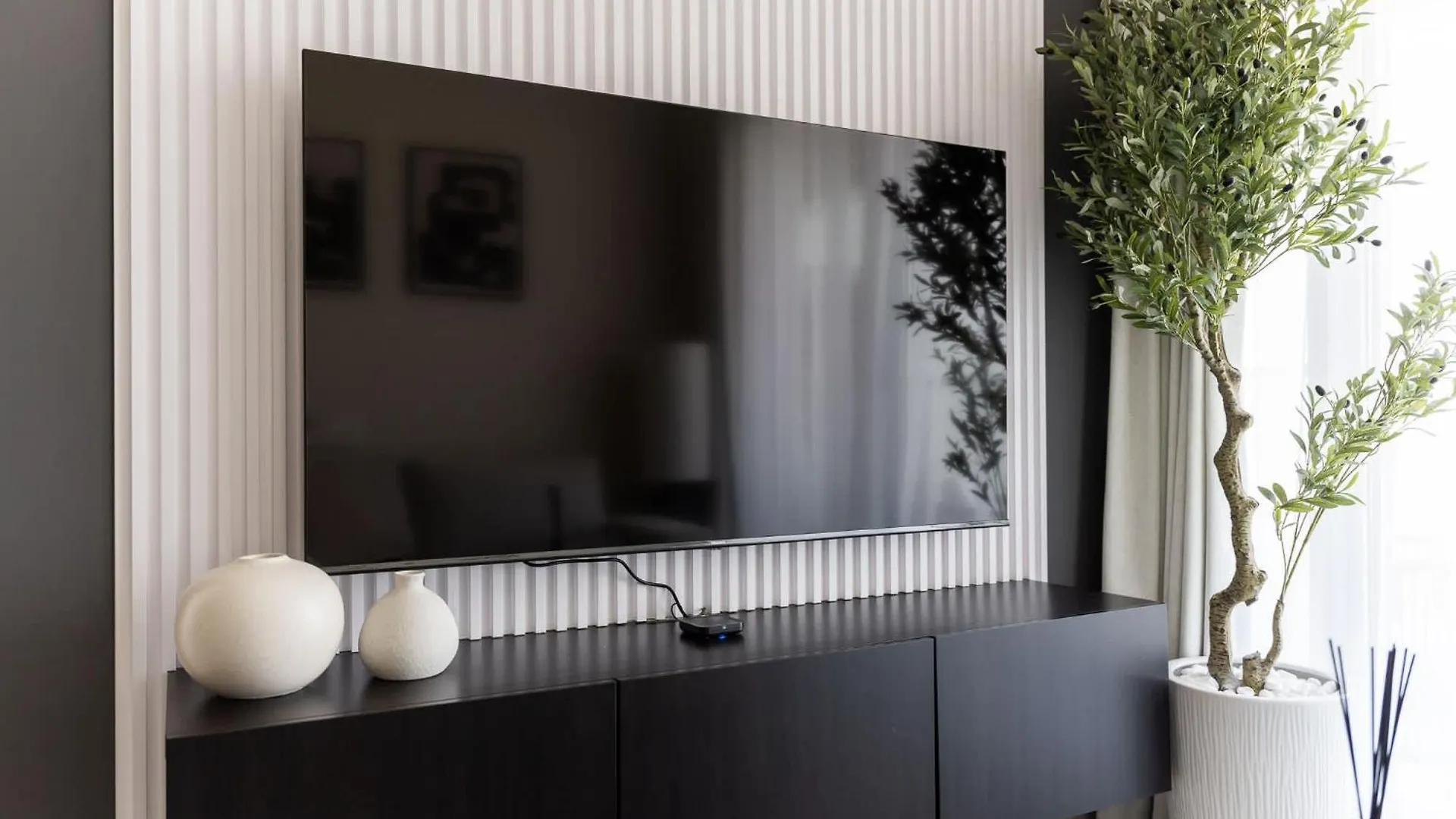 Tranquil 1Br Hideaway In Damac Hills Apartment Dubai