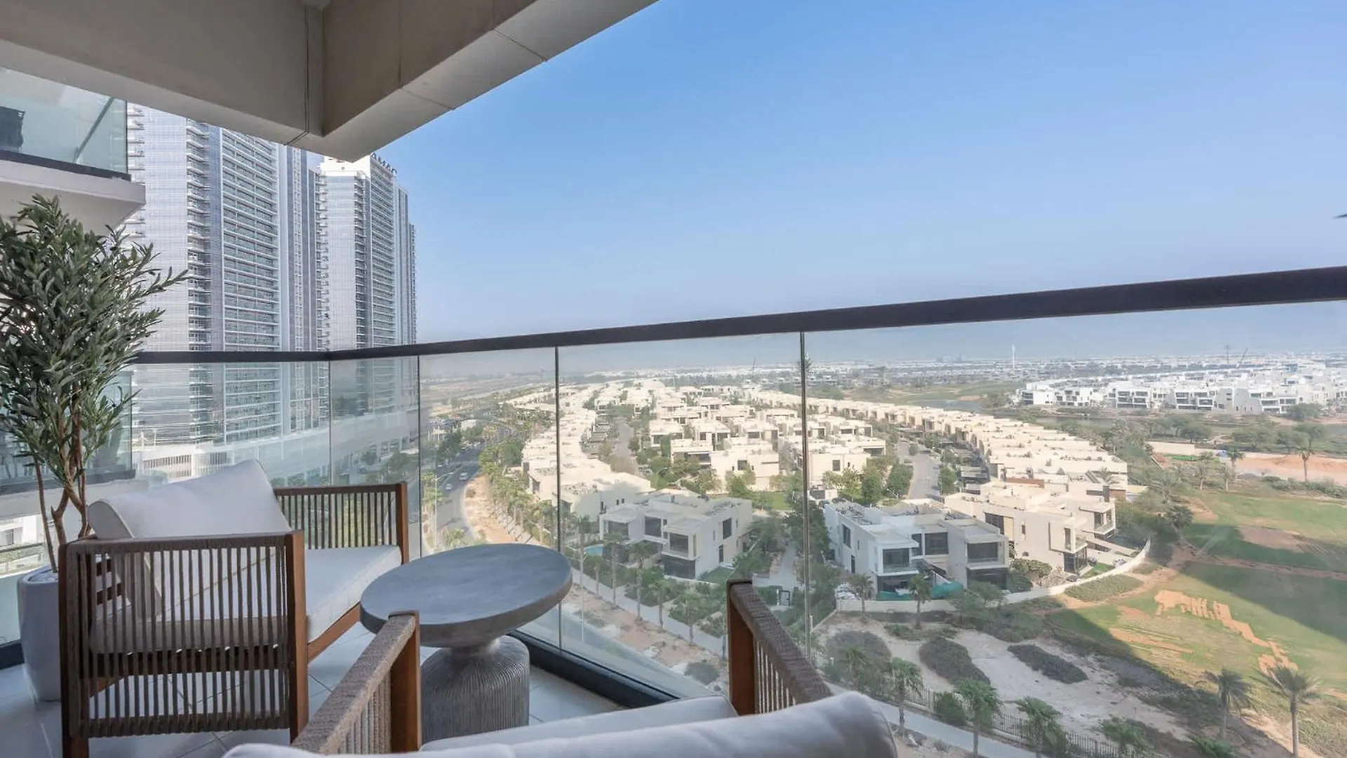 Tranquil 1Br Hideaway In Damac Hills Apartment Dubai